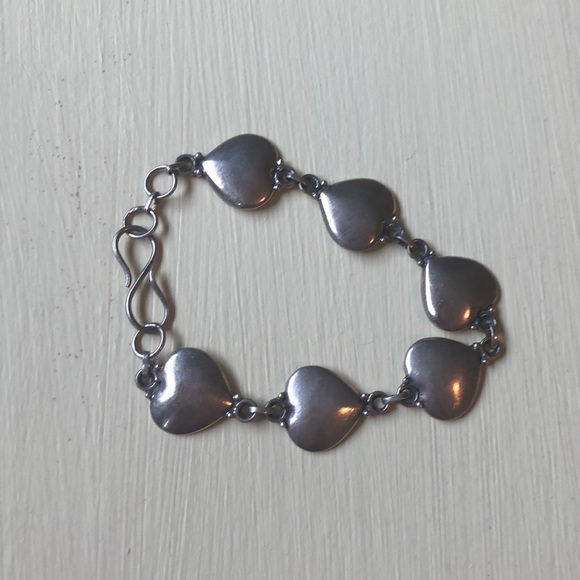 Lovely Silver Heart Bracelent - Picture 1 of 1